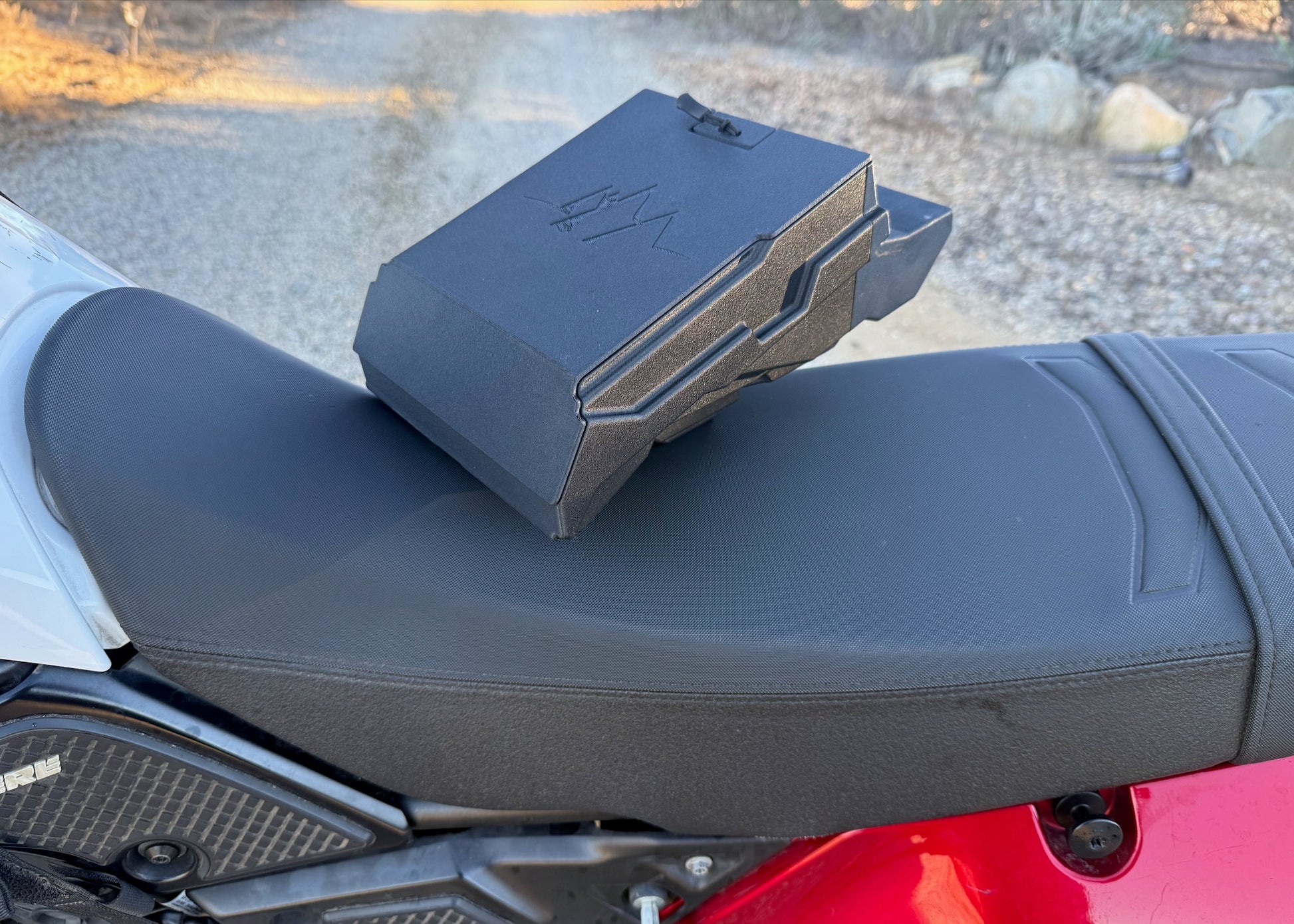 MotoCubby Scout — Rally rack, 2019–2023 (Scratch & Dent; representative photo, cosmetics vary by unit)