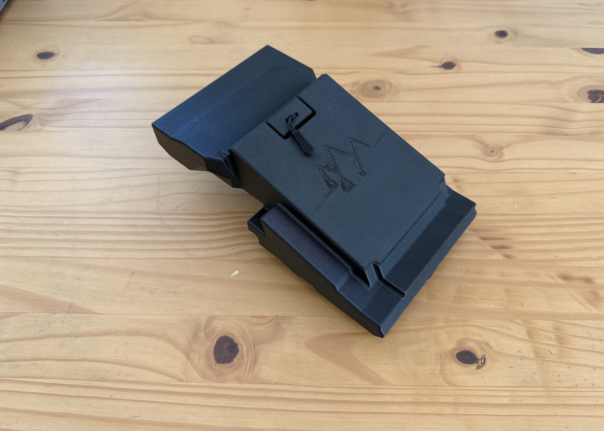 MotoCubby Nomad IV storage box, top view with lid